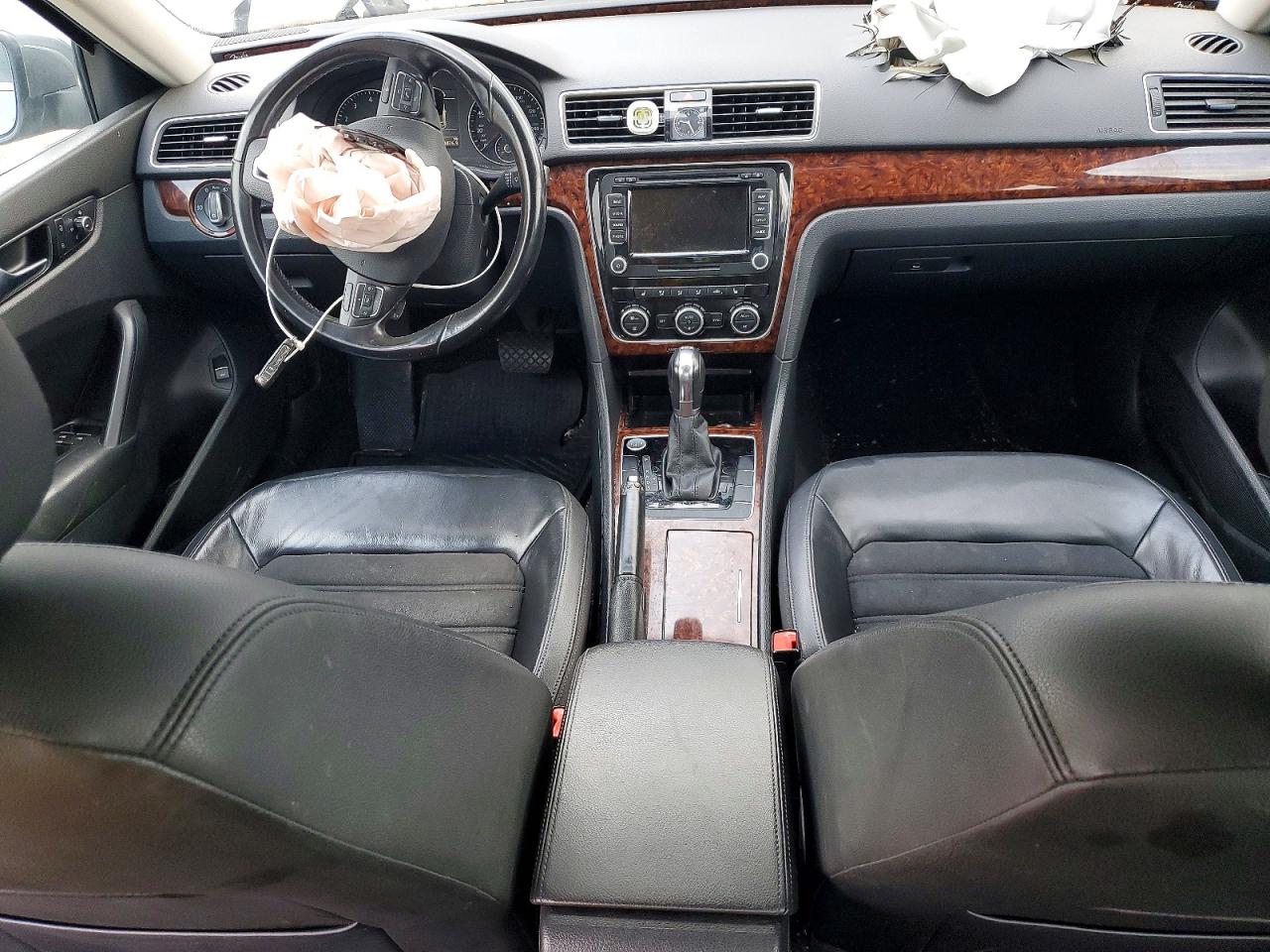 2012 VOLKSWAGEN PASSAT SEL photo 8