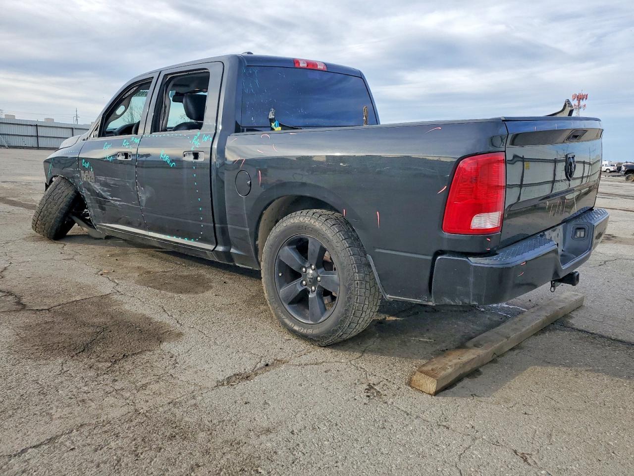 2016 RAM 1500 ST photo 2