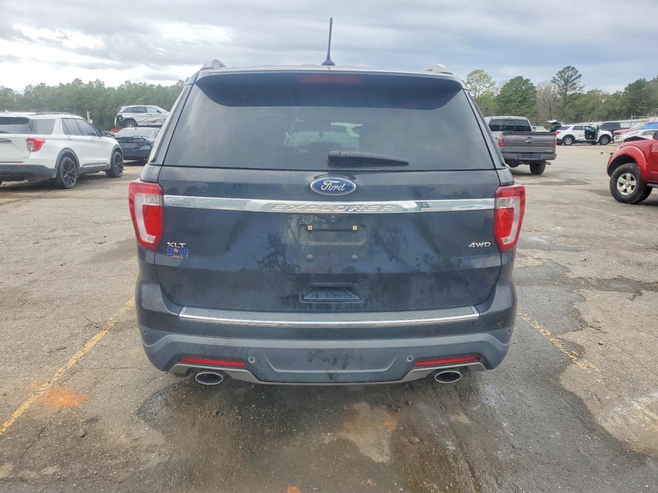 2018 FORD EXPLORER XLT photo 6