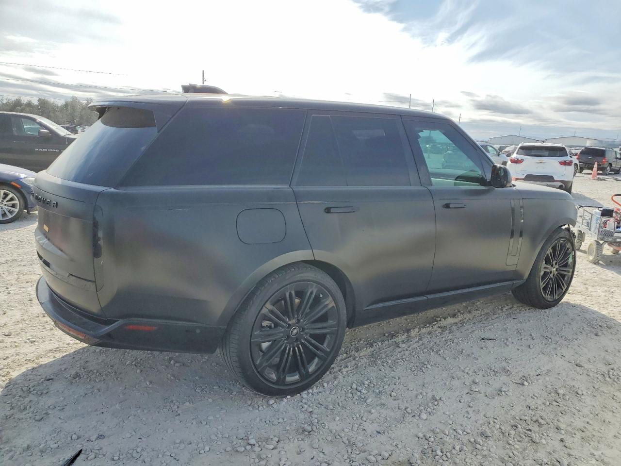 2024 LAND ROVER RANGE ROVER SE photo 3