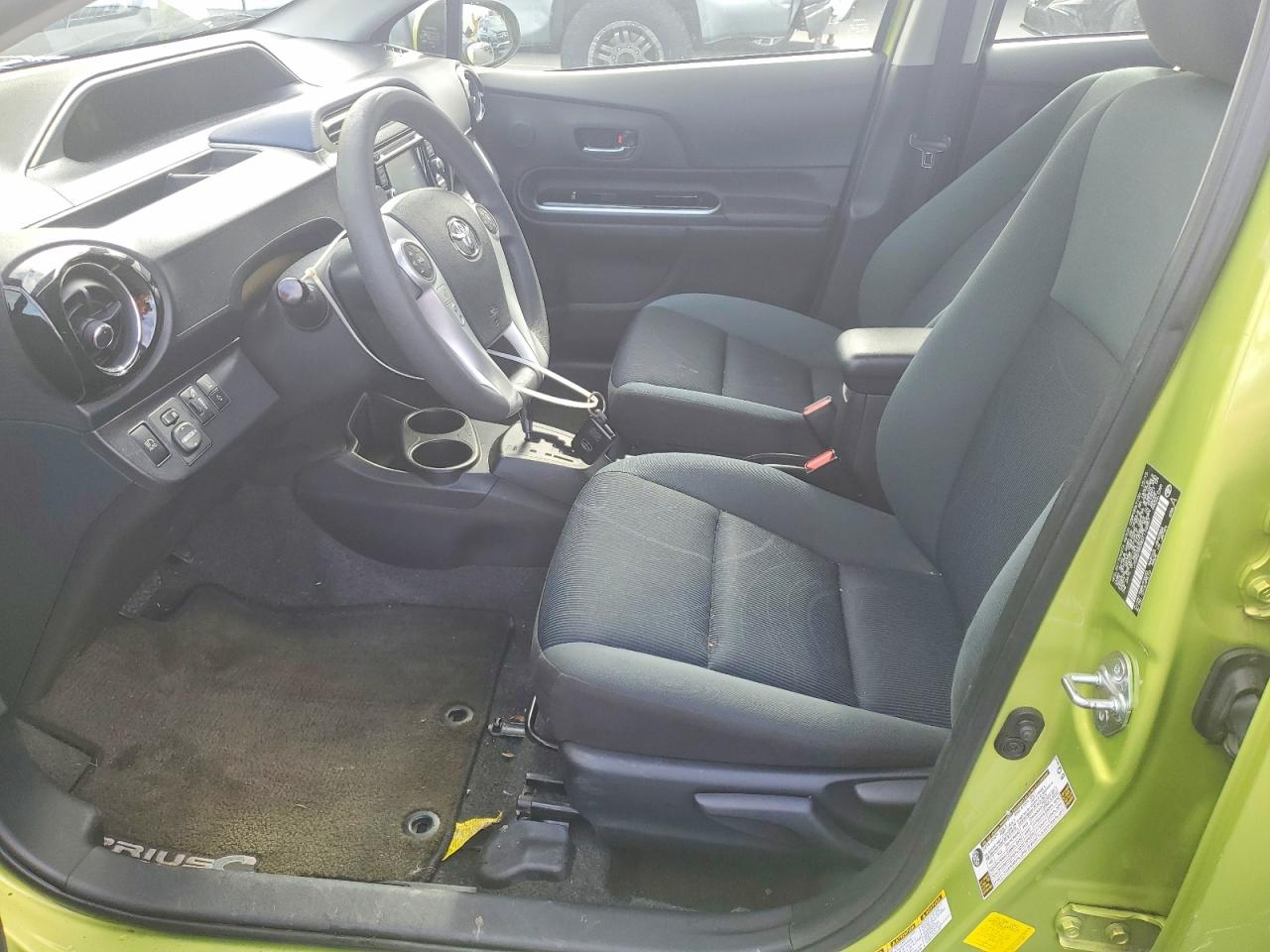 2016 TOYOTA PRIUS C photo 7