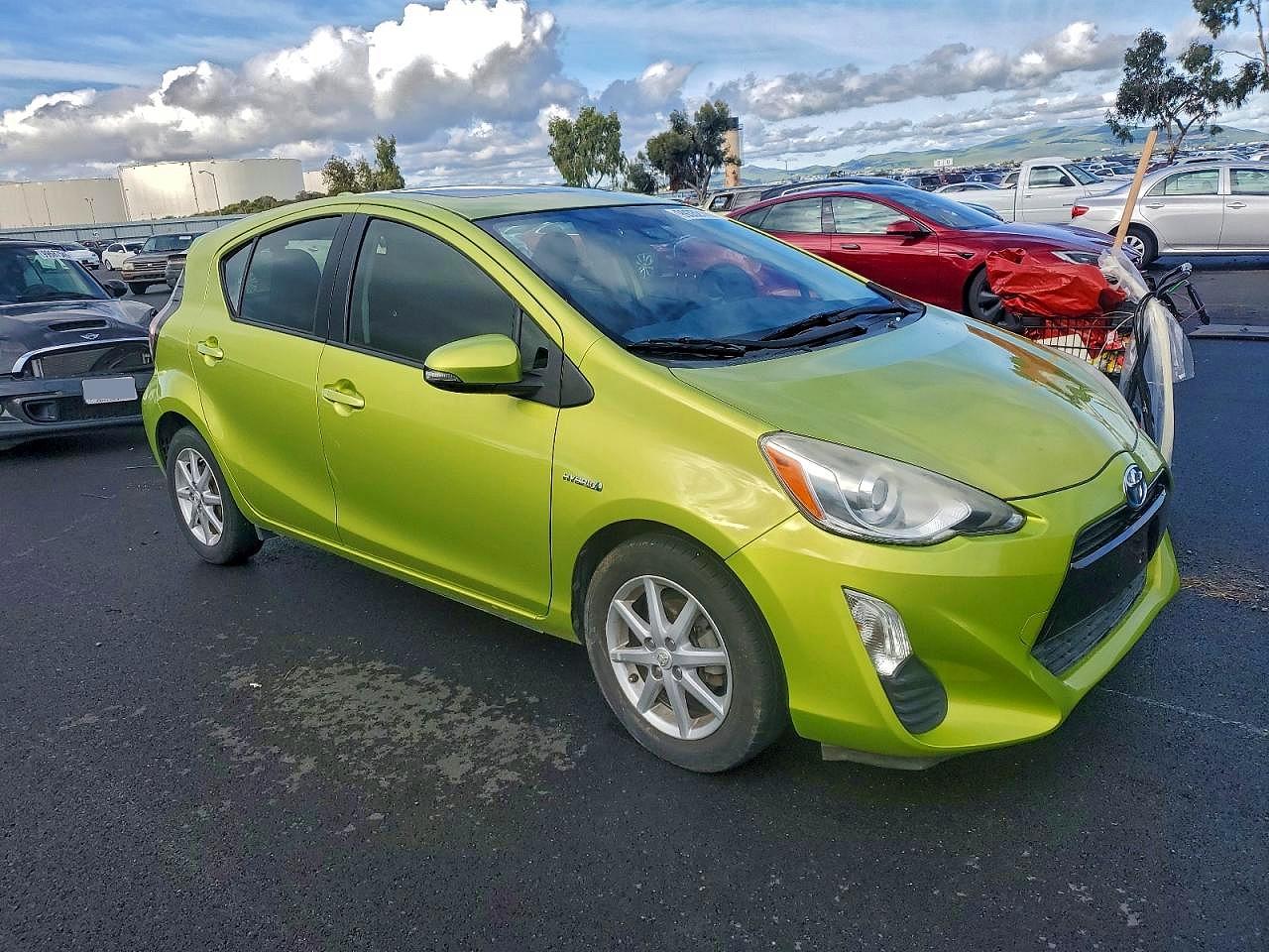 2016 TOYOTA PRIUS C photo 4
