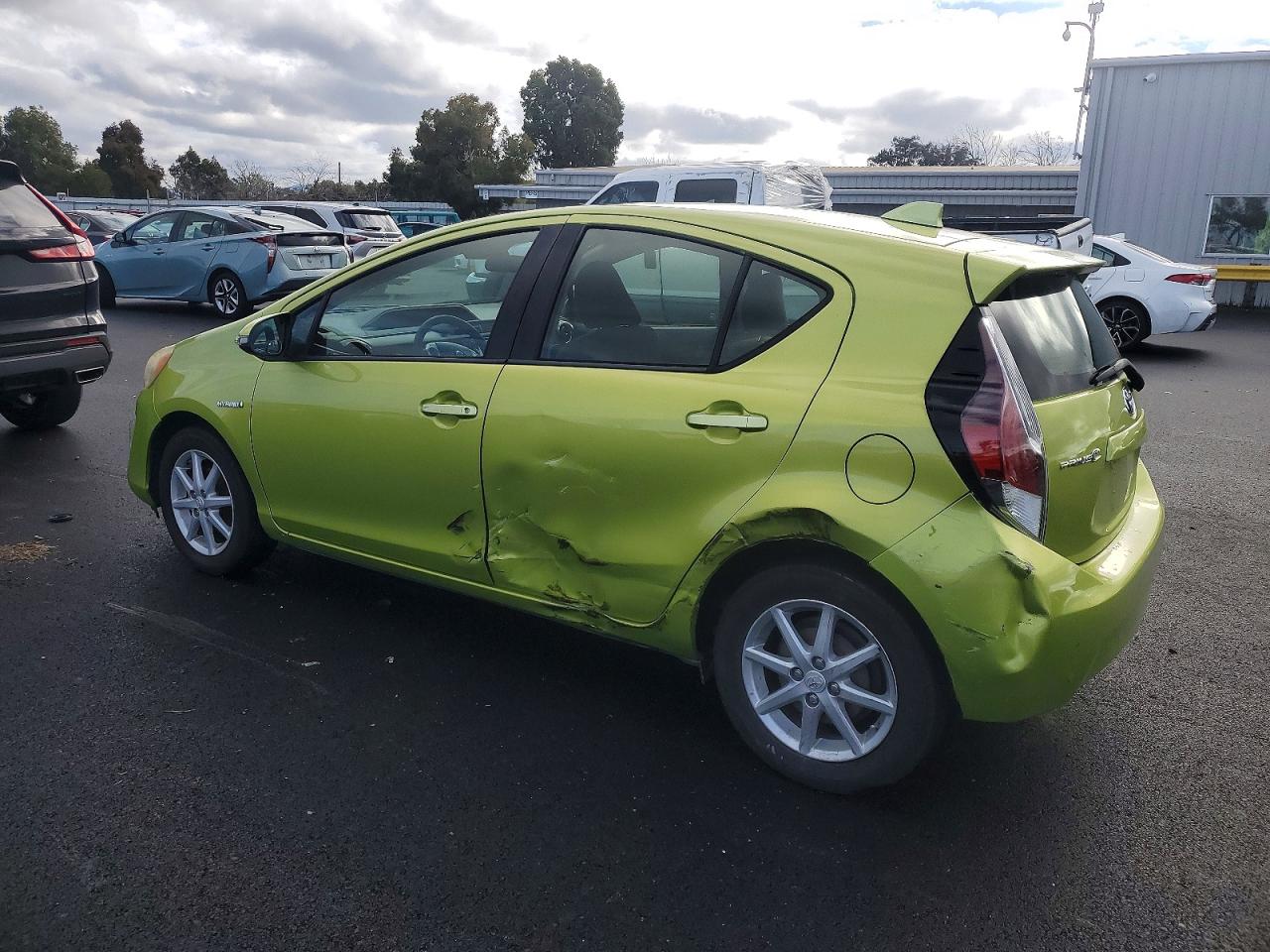 2016 TOYOTA PRIUS C photo 2