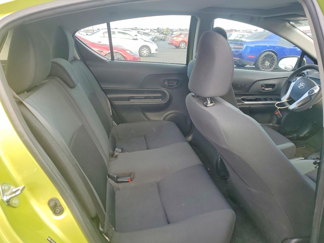 2016 TOYOTA PRIUS C photo 10