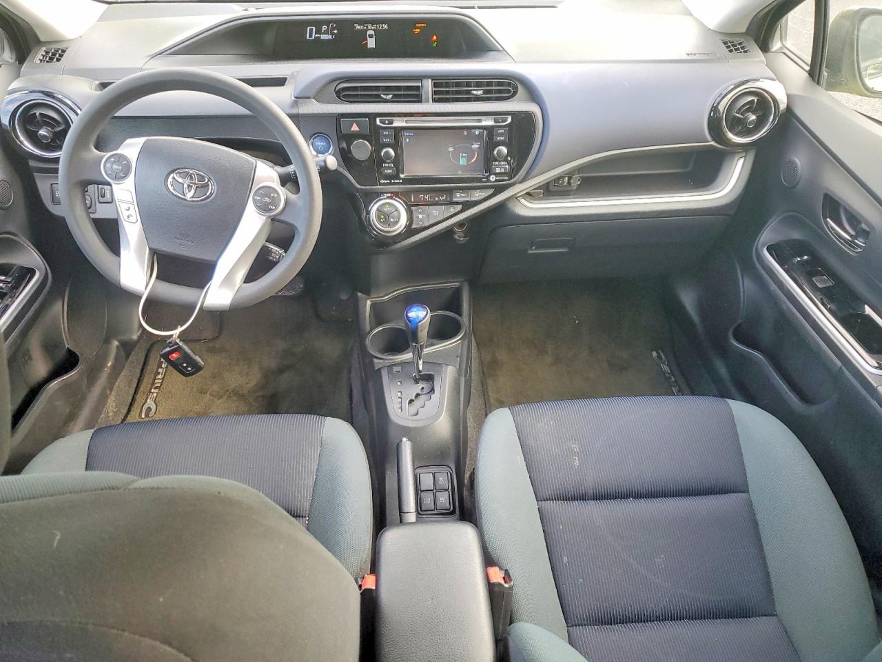 2016 TOYOTA PRIUS C photo 8