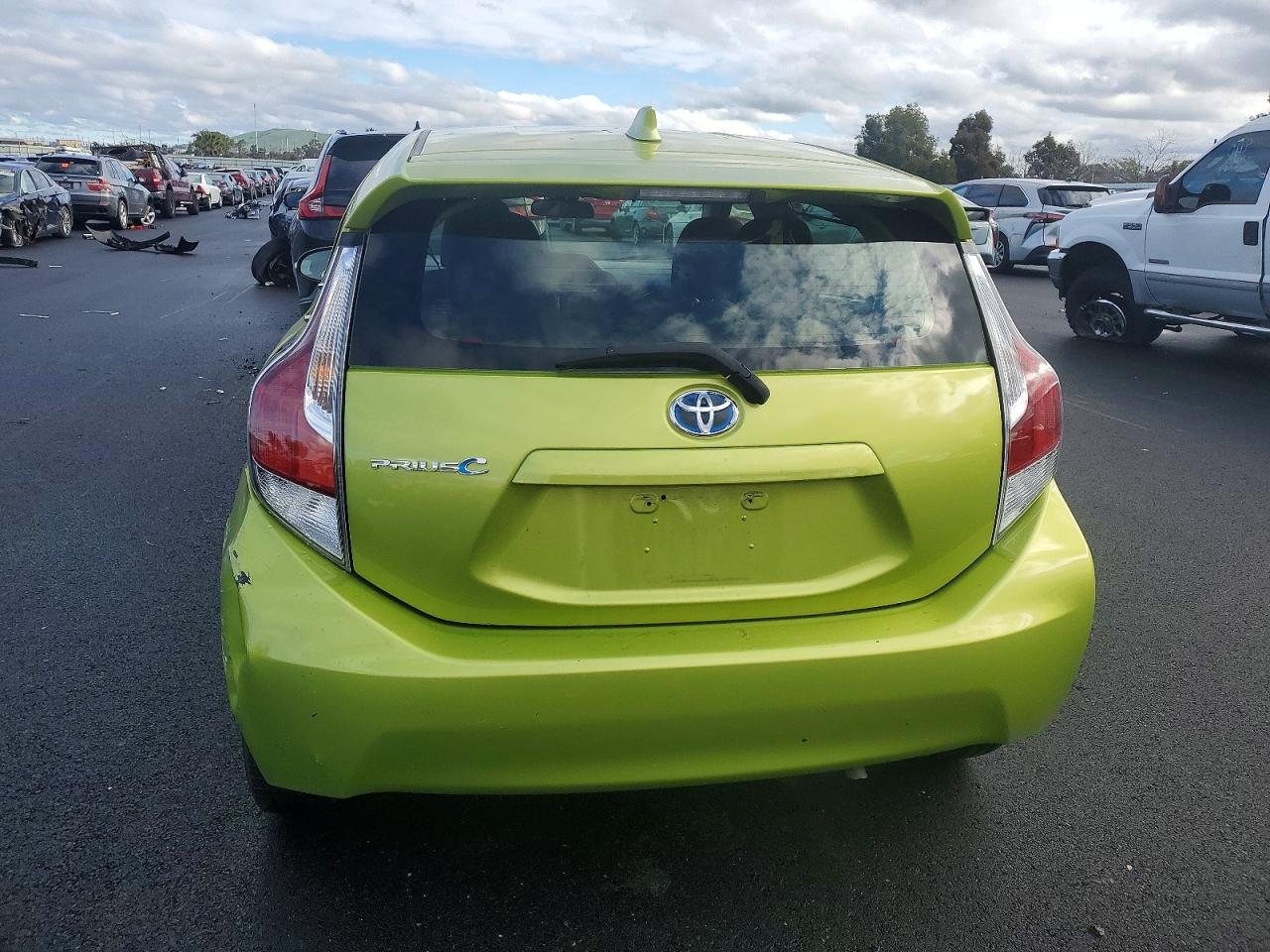 2016 TOYOTA PRIUS C photo 6