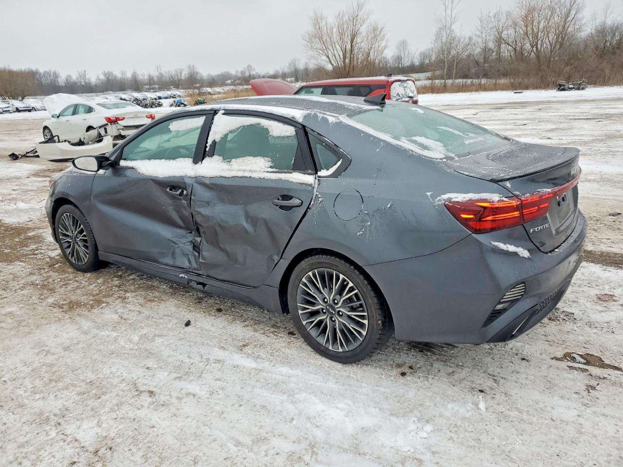 2023 KIA FORTE GT LINE photo 2