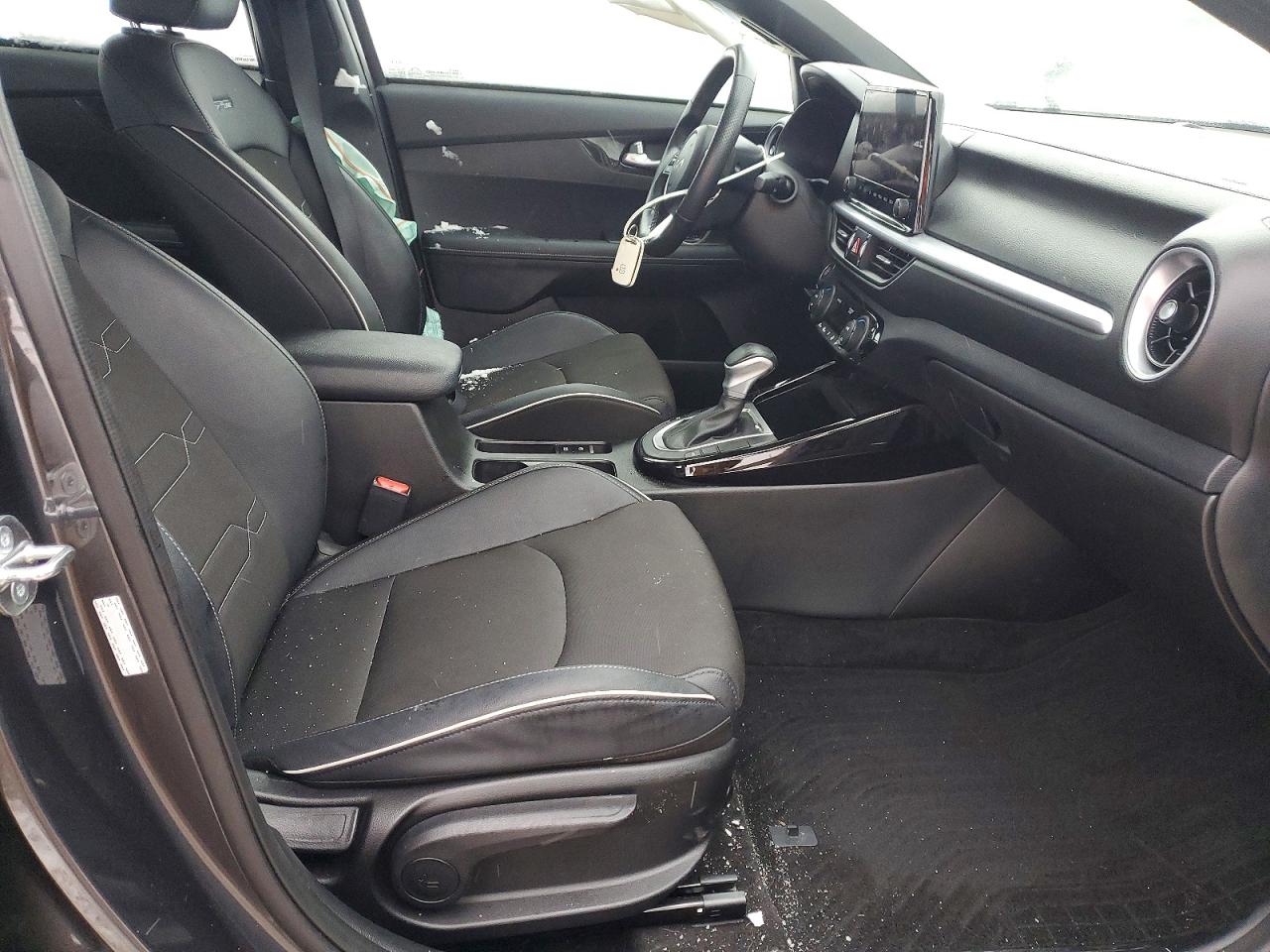 2023 KIA FORTE GT LINE photo 7