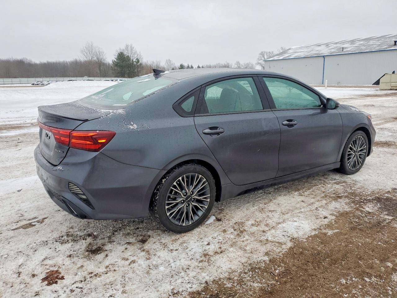 2023 KIA FORTE GT LINE photo 3