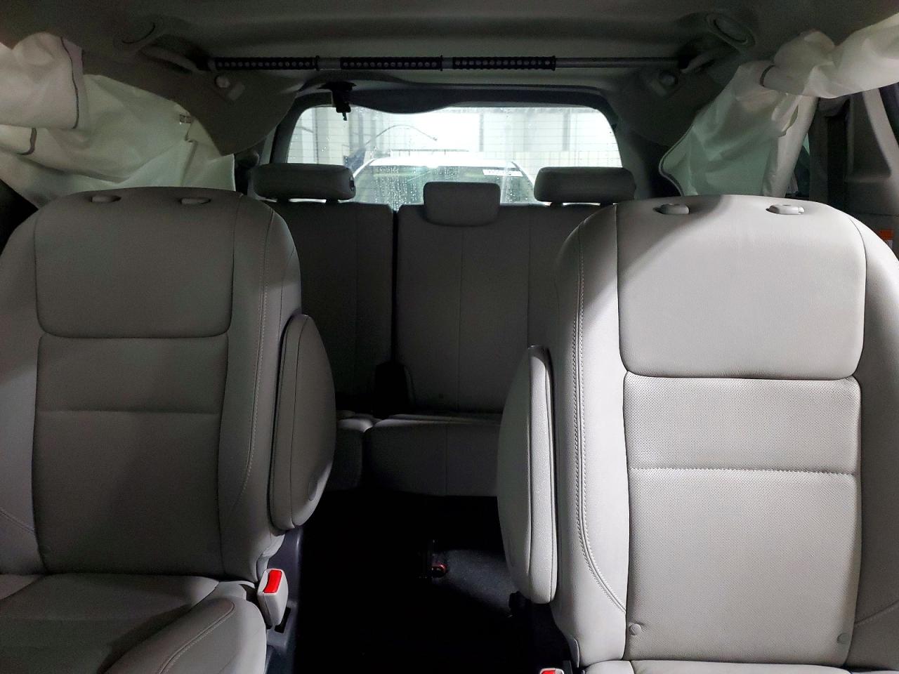 2020 TOYOTA SIENNA XLE photo 10