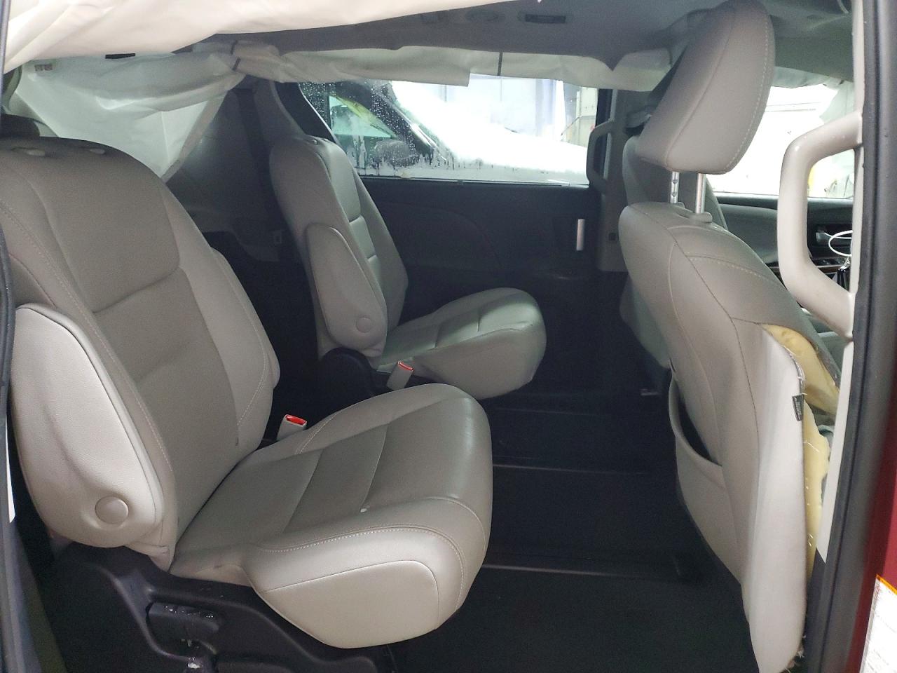 2020 TOYOTA SIENNA XLE photo 11