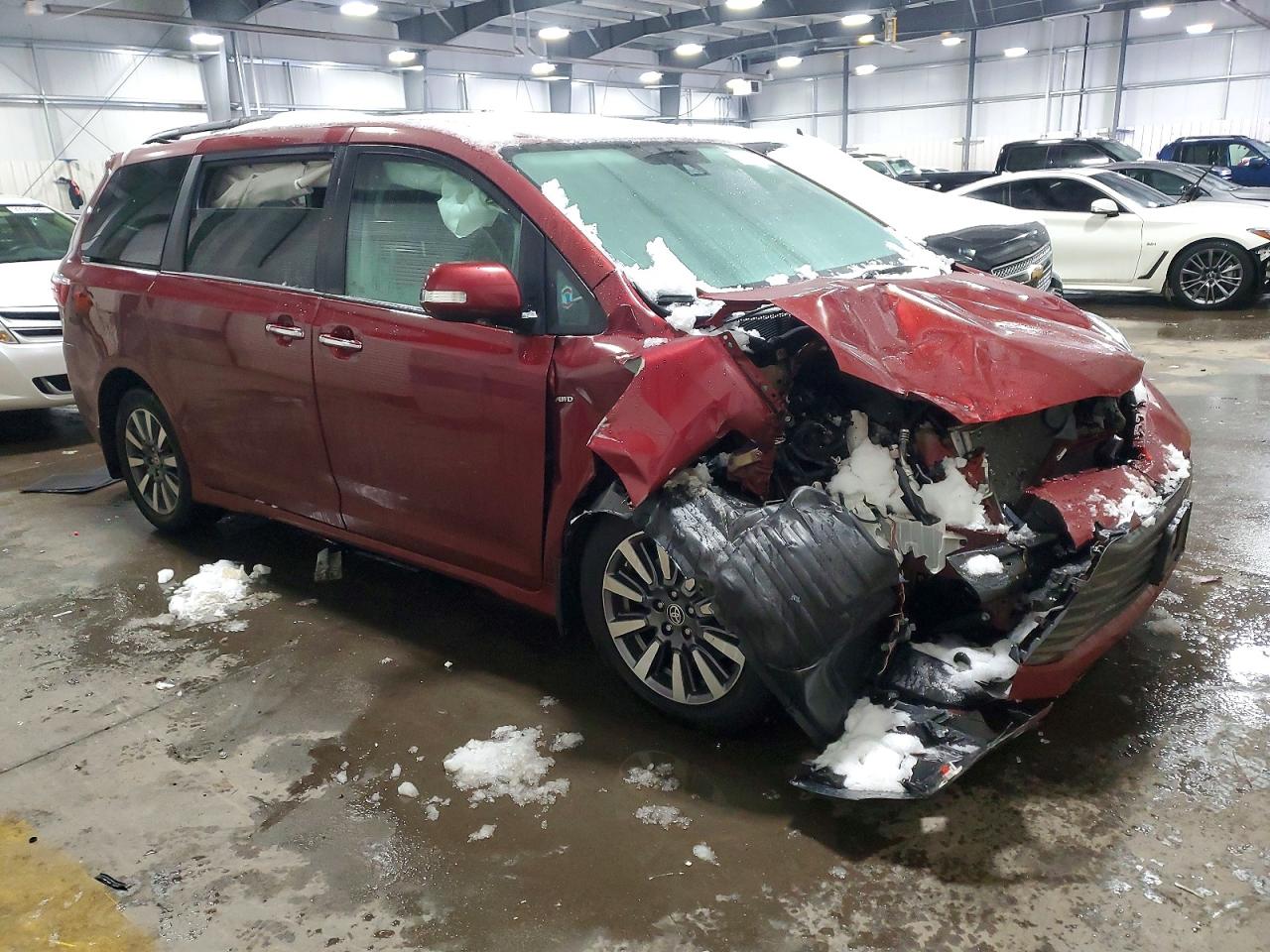 2020 TOYOTA SIENNA XLE photo 4