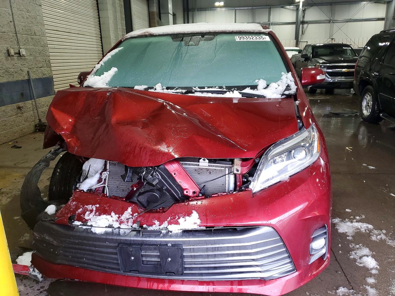 2020 TOYOTA SIENNA XLE photo 5