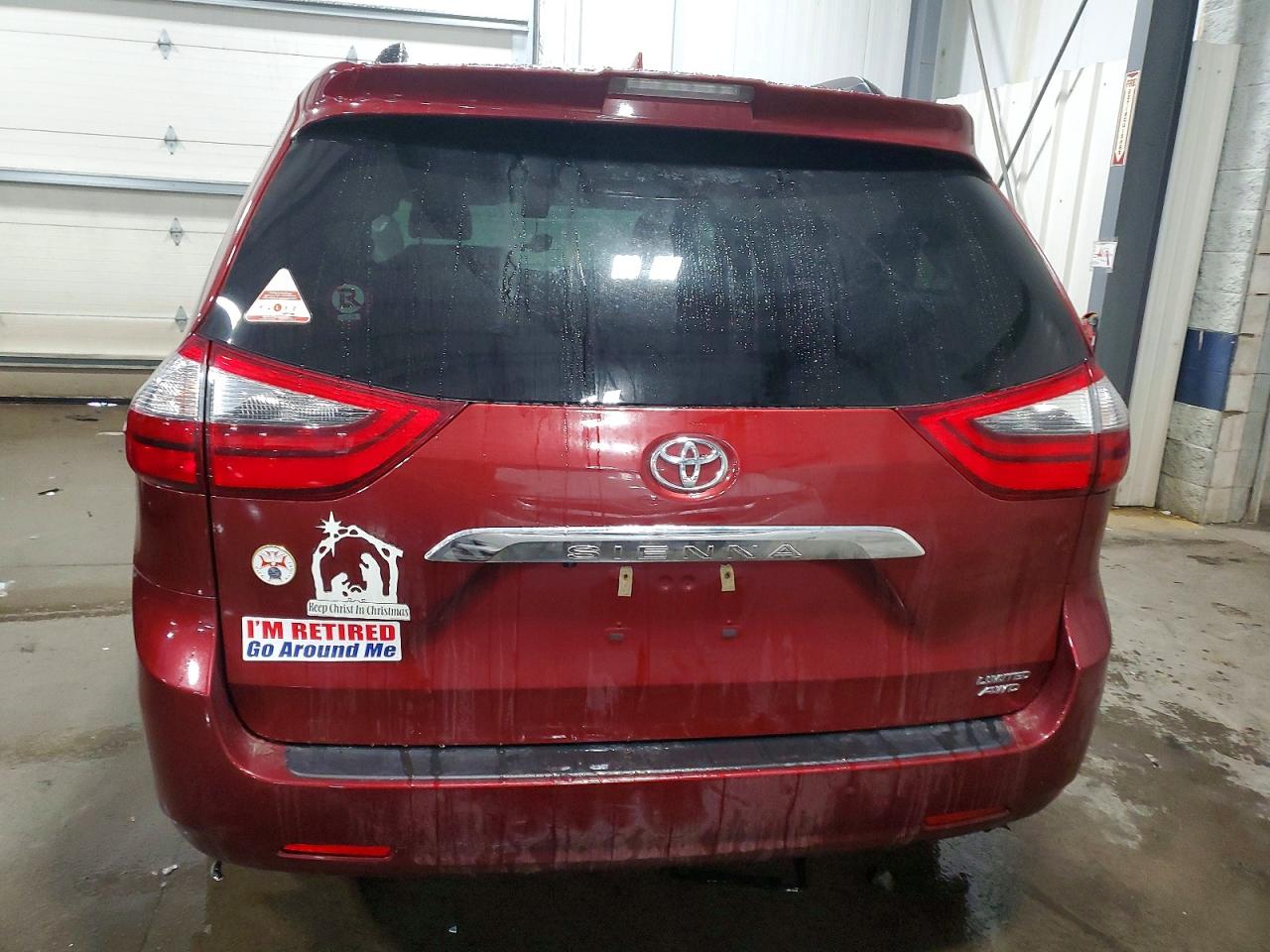 2020 TOYOTA SIENNA XLE photo 6