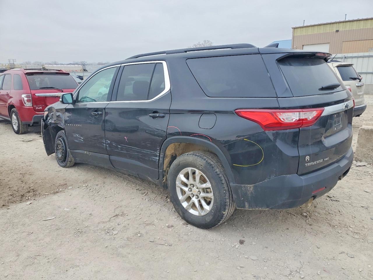 2019 CHEVROLET TRAVERSE LT photo 2