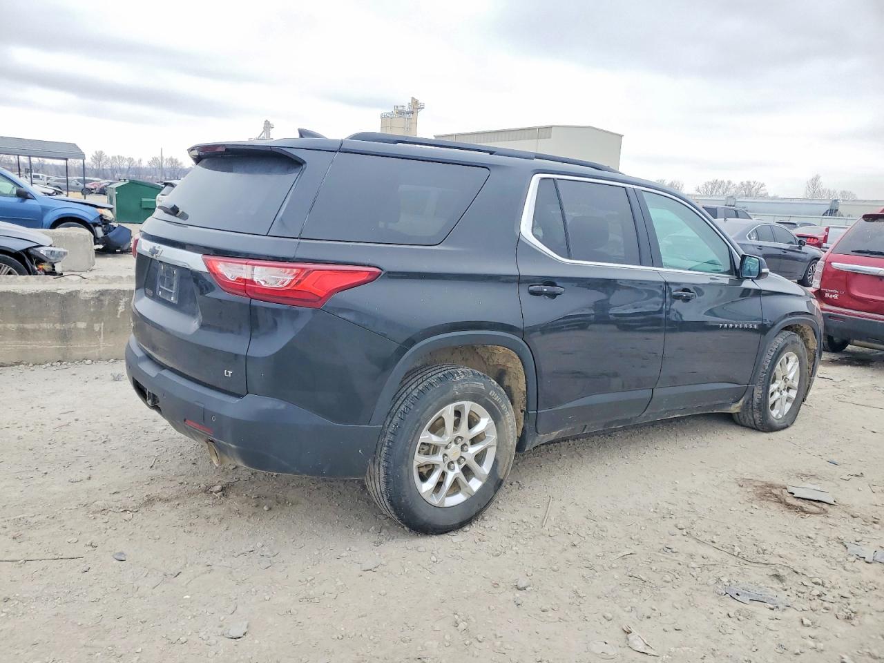2019 CHEVROLET TRAVERSE LT photo 3