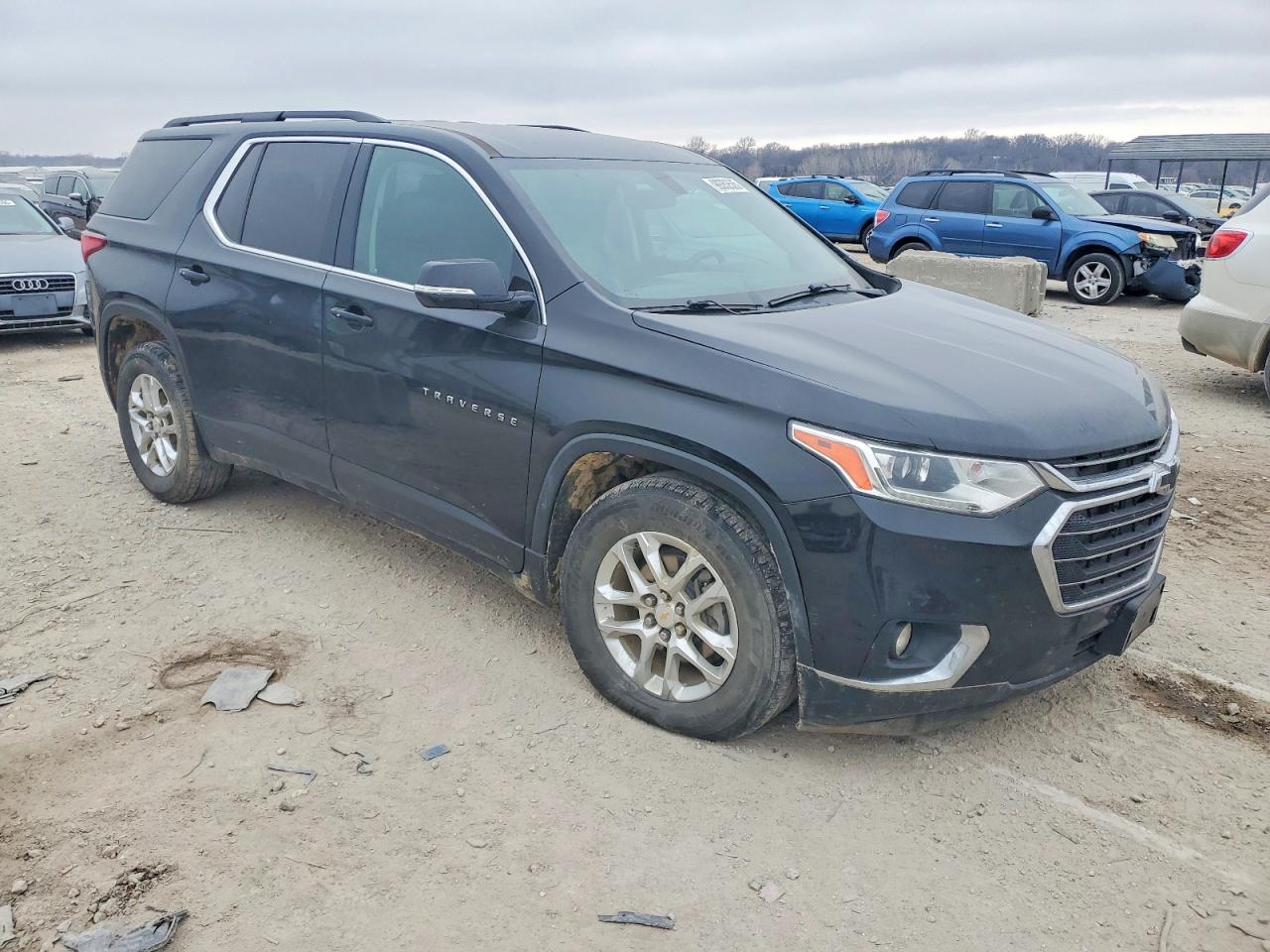2019 CHEVROLET TRAVERSE LT photo 4
