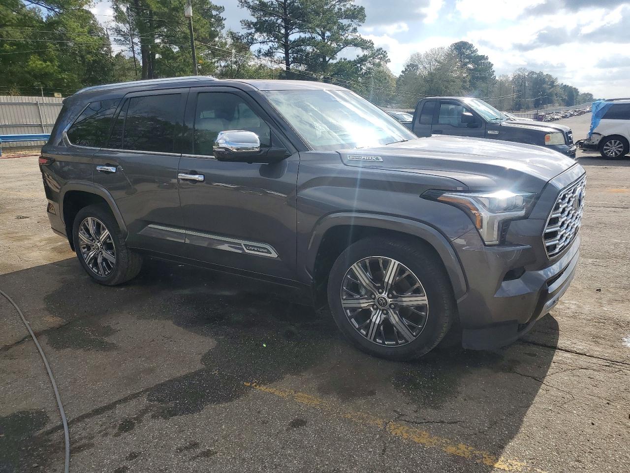 2023 TOYOTA SEQUOIA SR5 photo 4