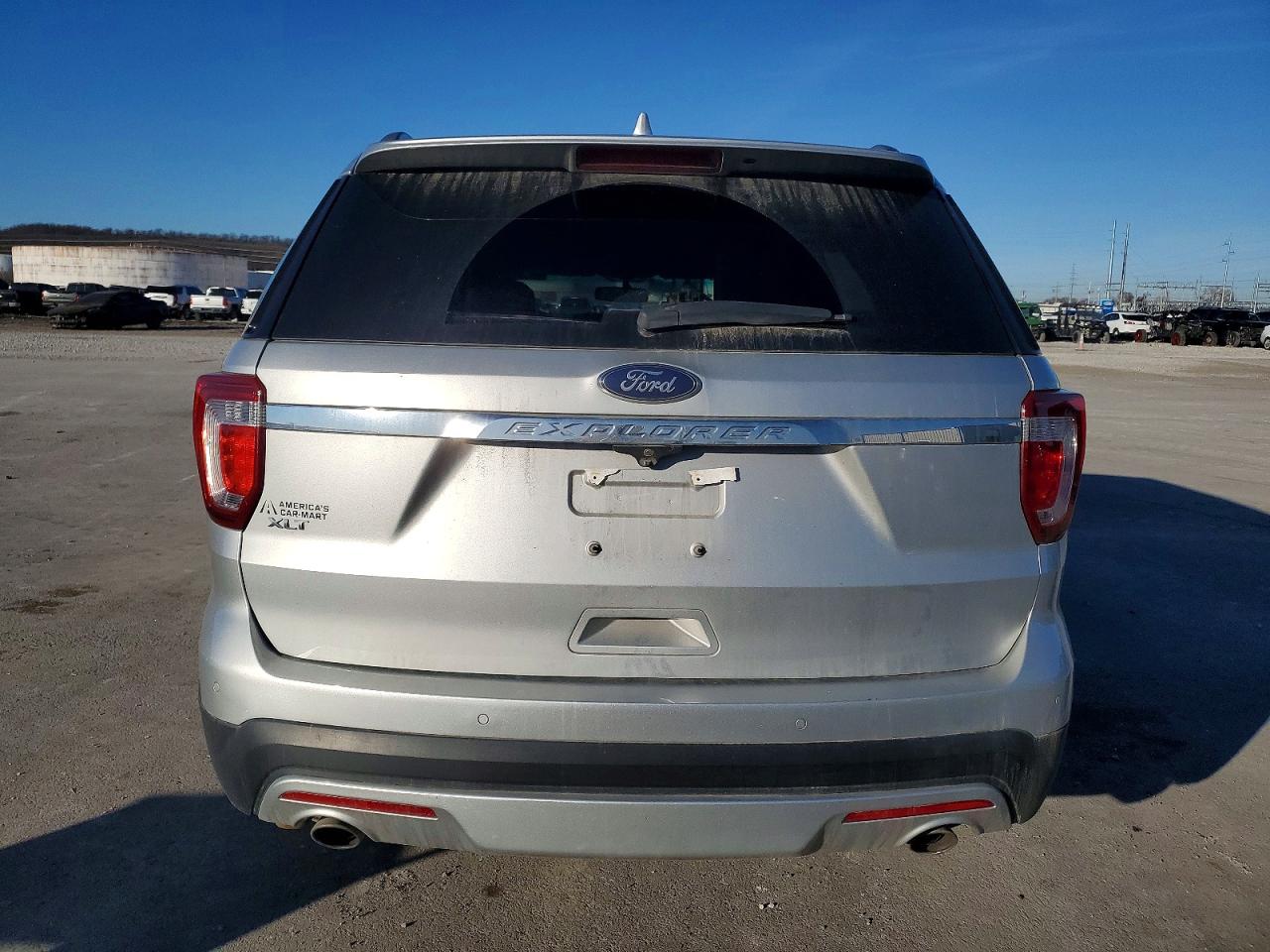 2017 FORD EXPLORER XLT photo 6