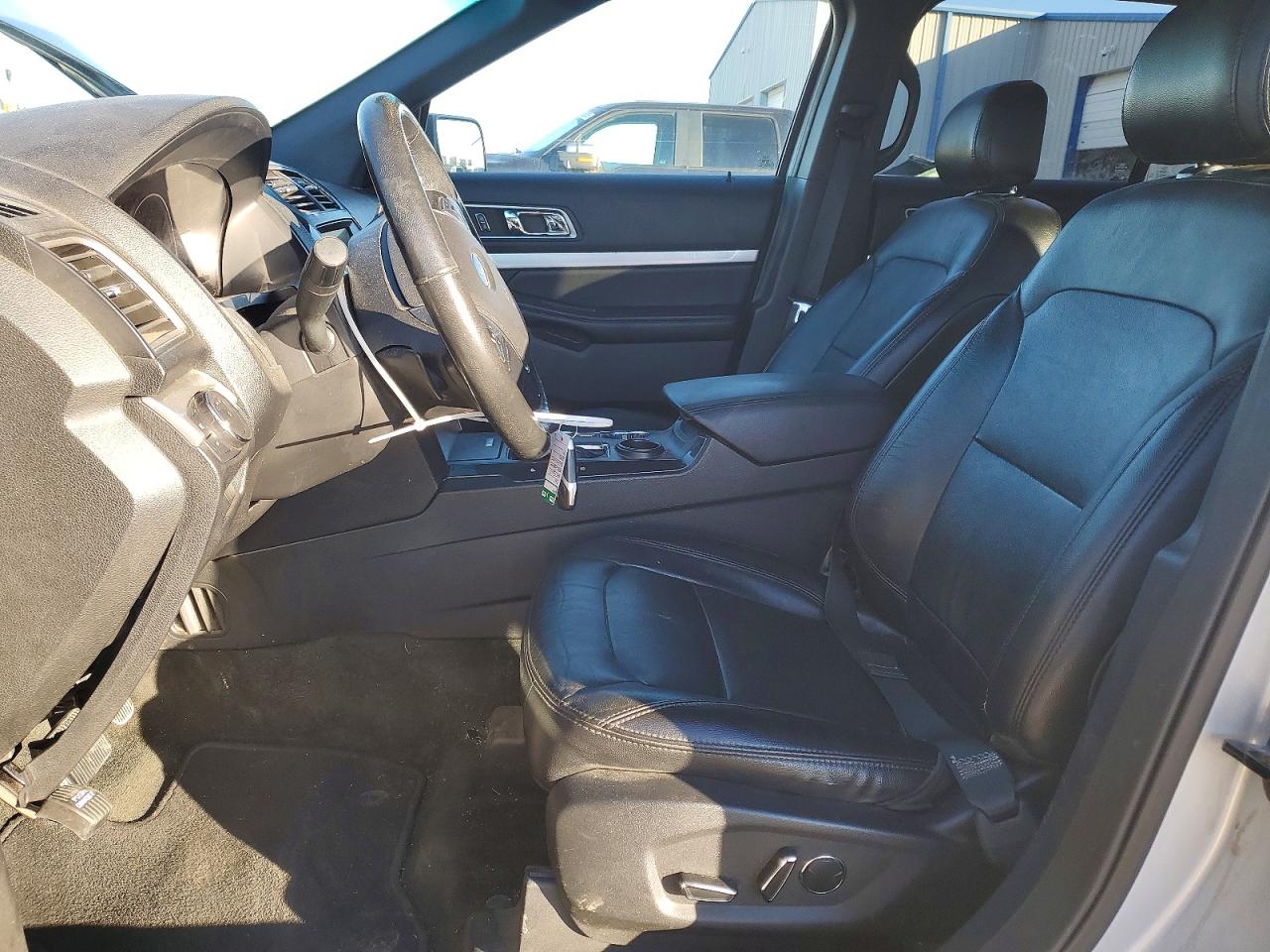 2017 FORD EXPLORER XLT photo 7