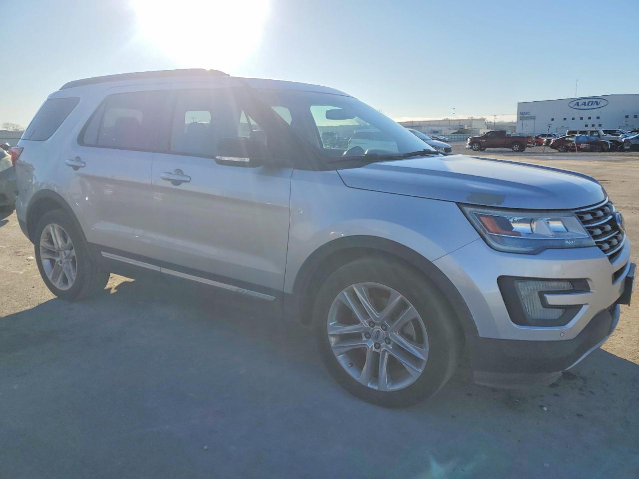 2017 FORD EXPLORER XLT photo 4