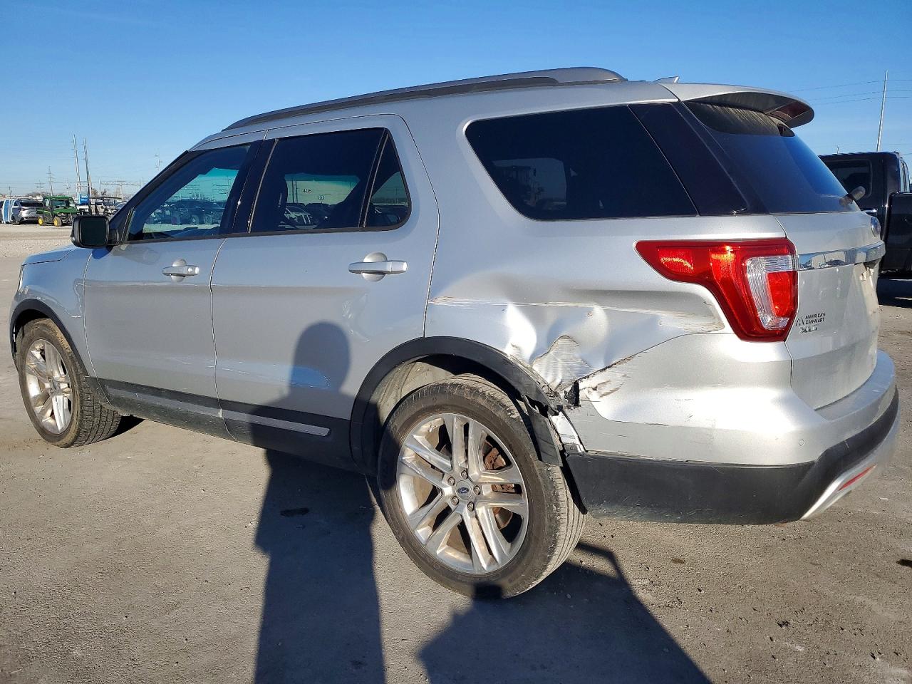 2017 FORD EXPLORER XLT photo 2