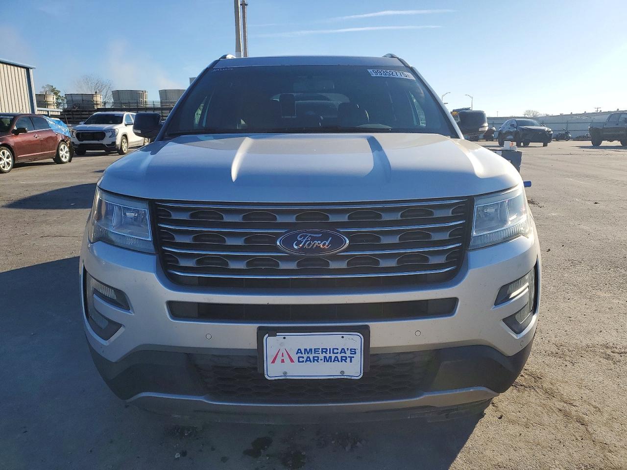 2017 FORD EXPLORER XLT photo 5