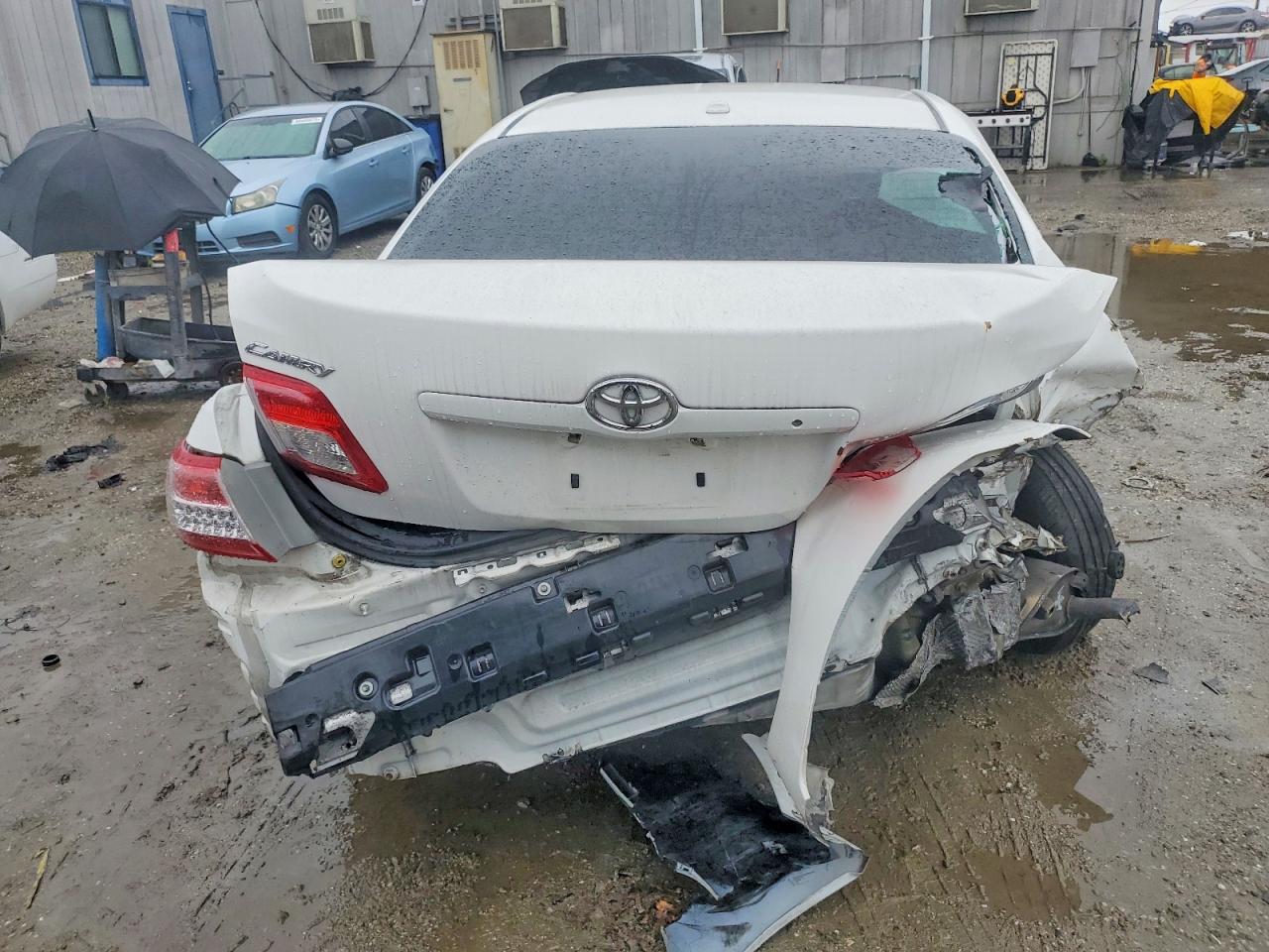 2011 TOYOTA CAMRY BASE photo 6