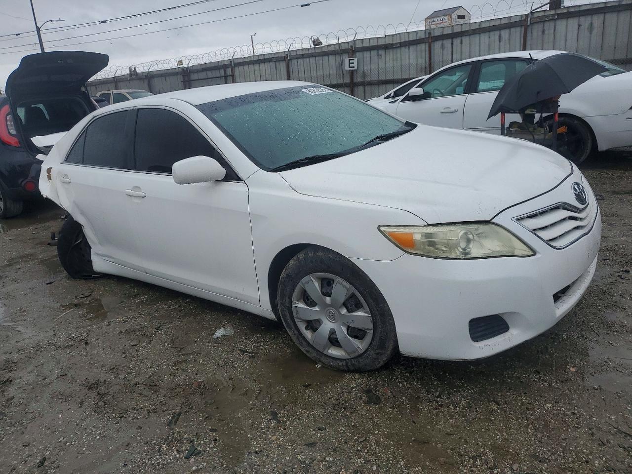 2011 TOYOTA CAMRY BASE photo 4