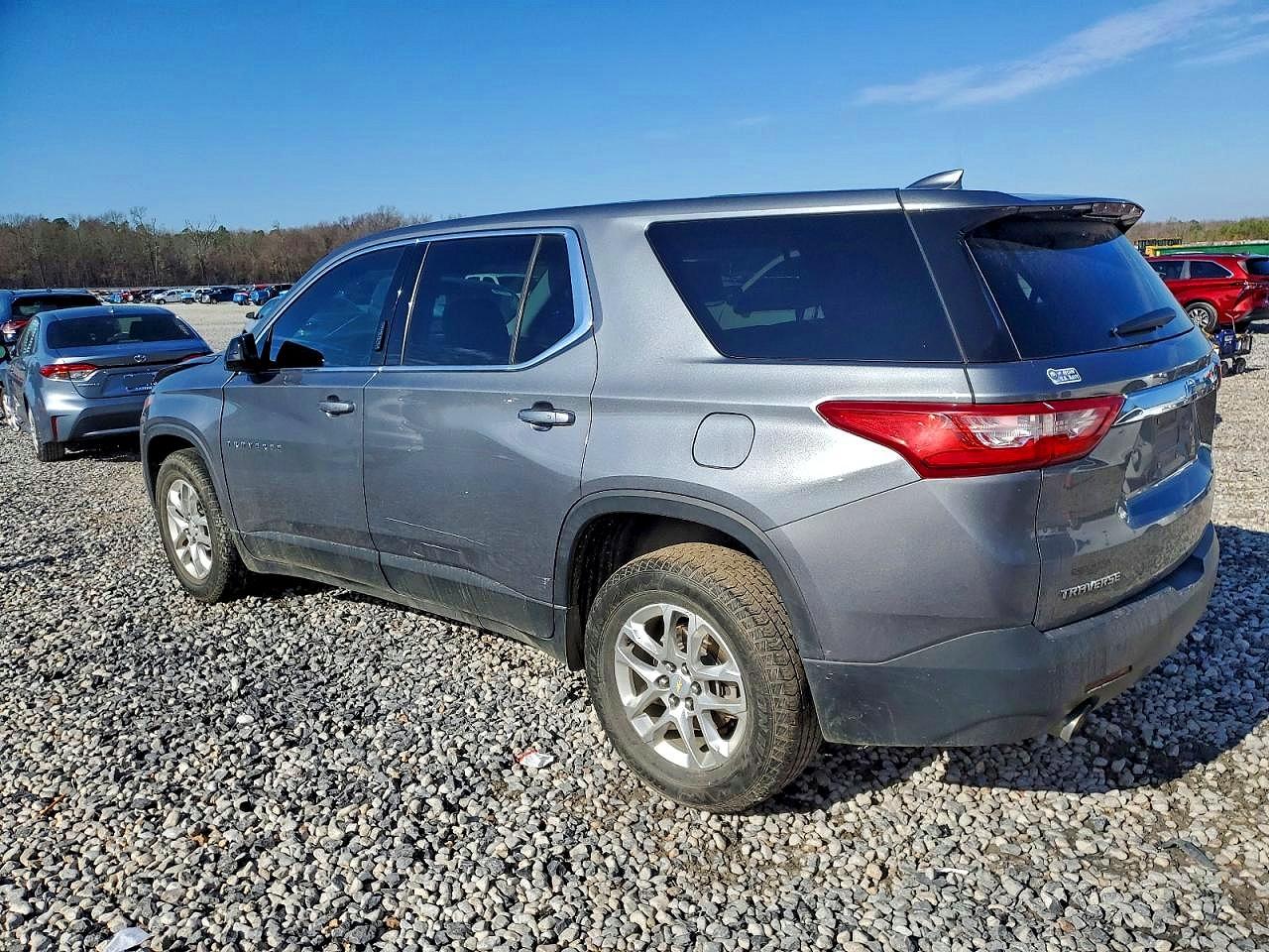 2020 CHEVROLET TRAVERSE LS photo 2