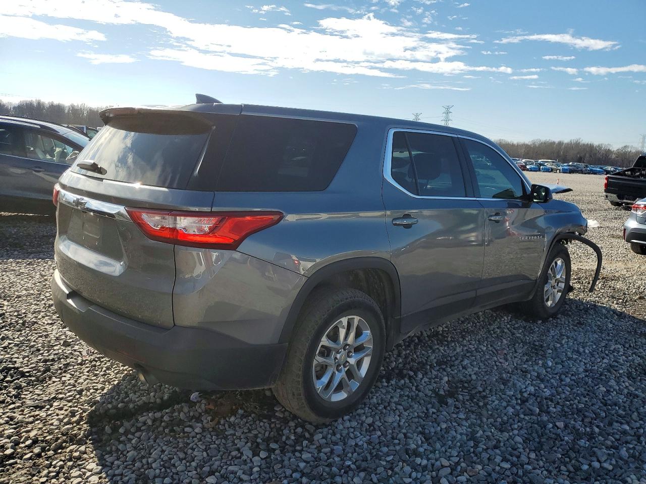 2020 CHEVROLET TRAVERSE LS photo 3