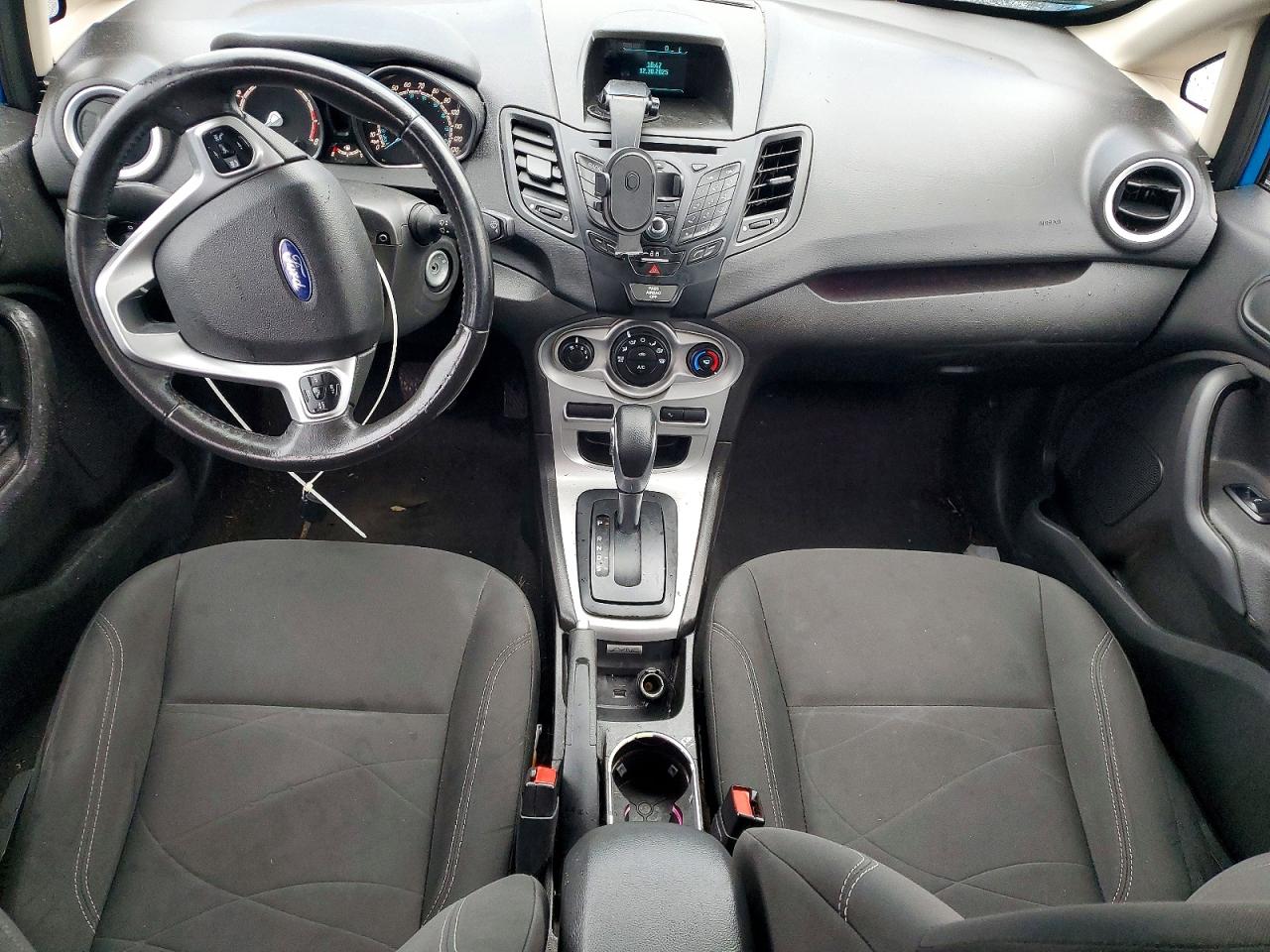 2015 FORD FIESTA SE photo 8
