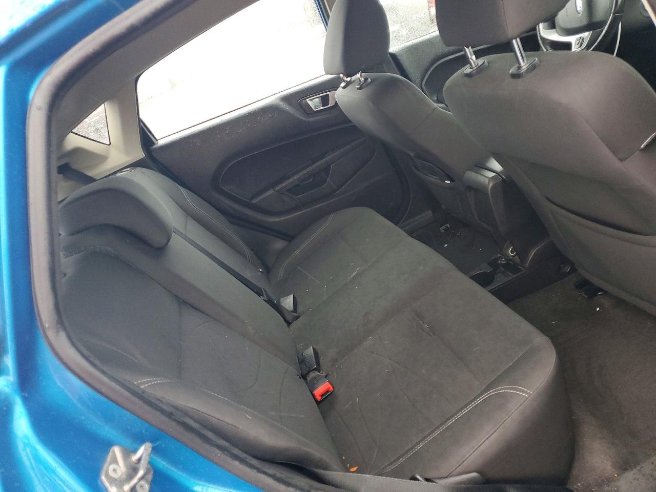 2015 FORD FIESTA SE photo 10