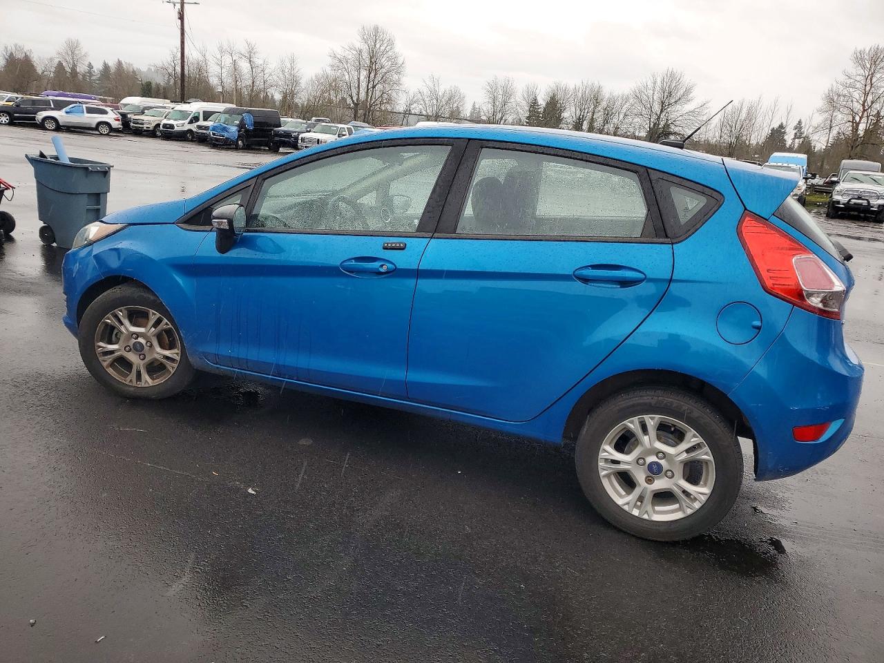 2015 FORD FIESTA SE photo 2