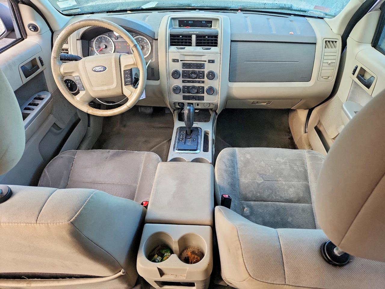 2010 FORD ESCAPE XLT photo 8