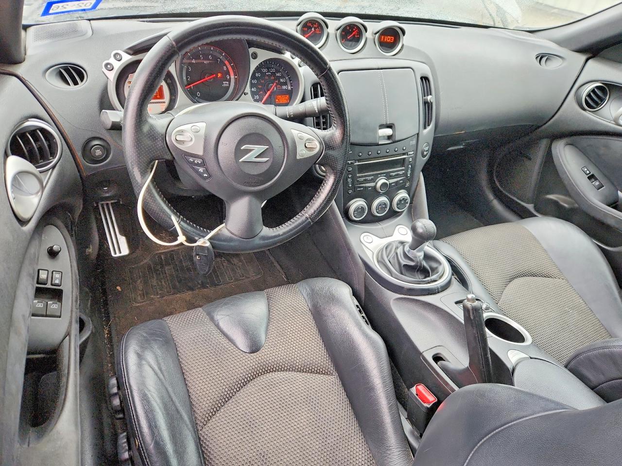 2010 NISSAN 370Z photo 15
