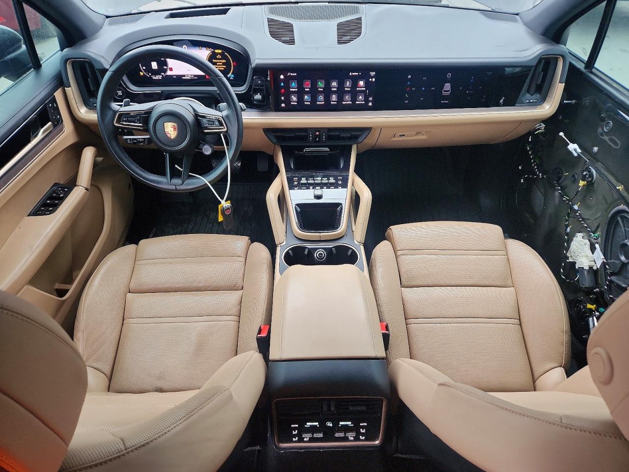 2024 PORSCHE CAYENNE photo 8