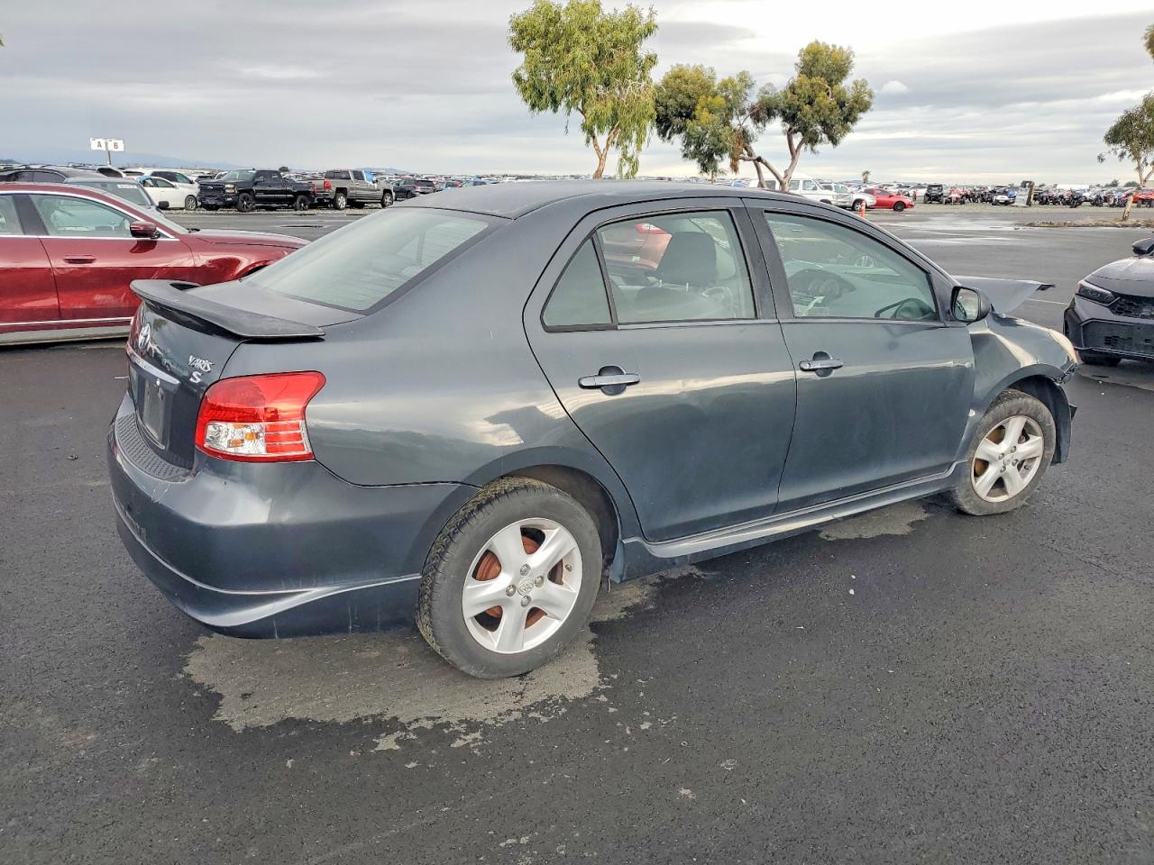 2008 TOYOTA YARIS photo 3