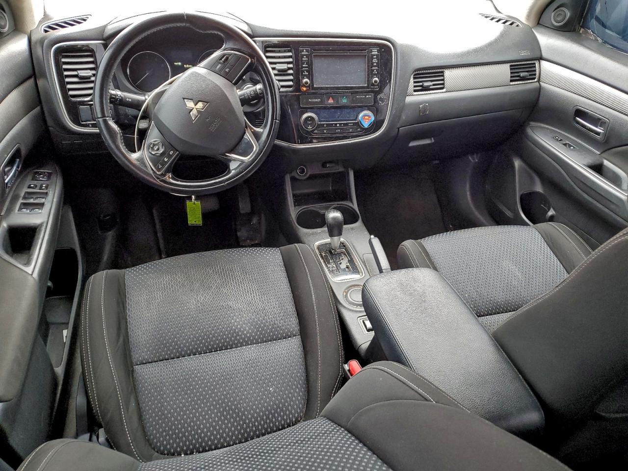 2016 MITSUBISHI OUTLANDER SE photo 8