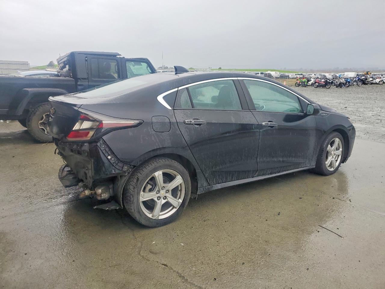 2017 CHEVROLET VOLT LT photo 3