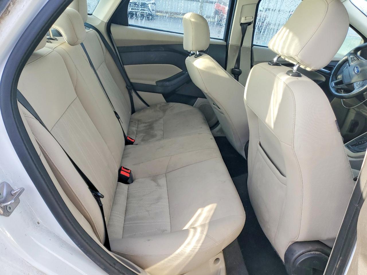 2015 FORD FOCUS SE photo 10