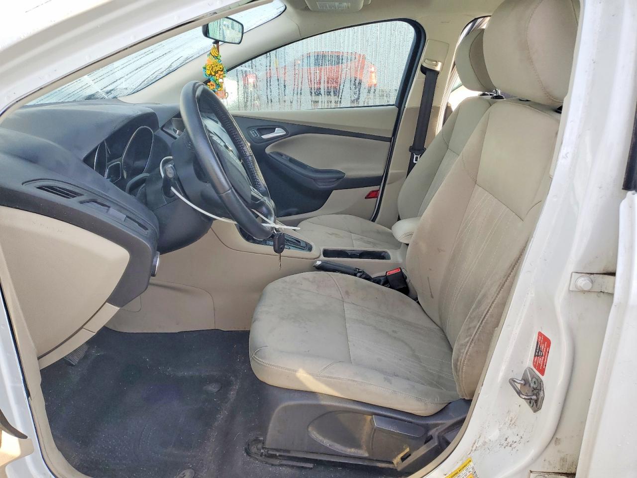 2015 FORD FOCUS SE photo 7