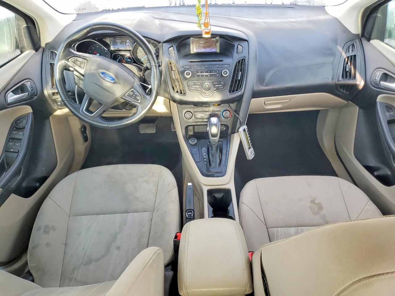 2015 FORD FOCUS SE photo 8