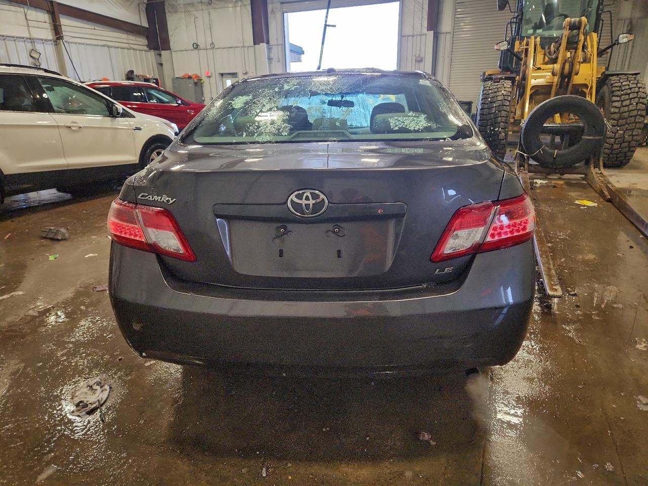 2010 TOYOTA CAMRY BASE photo 6