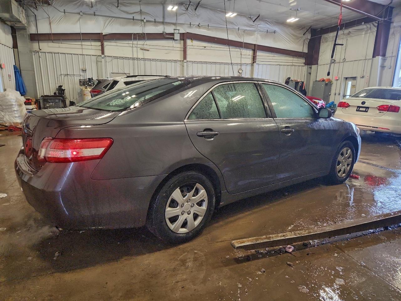 2010 TOYOTA CAMRY BASE photo 3