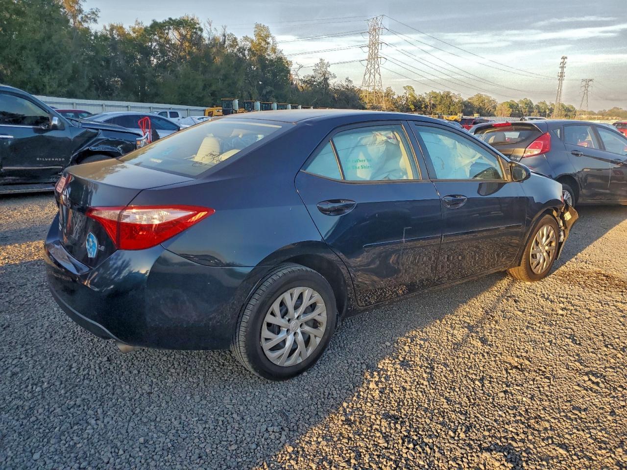 2017 TOYOTA COROLLA L photo 3