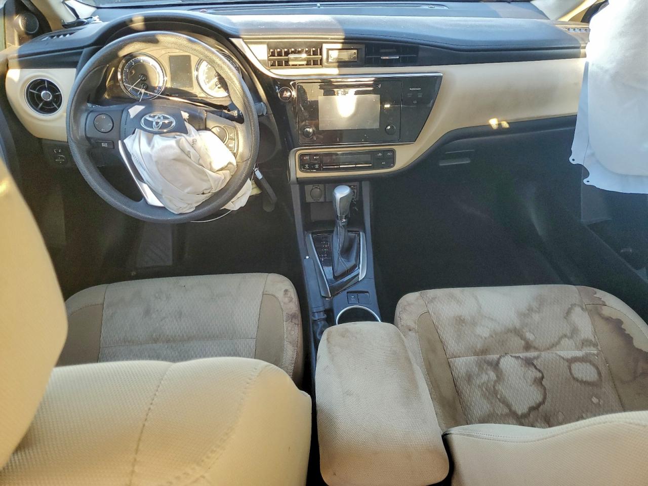 2017 TOYOTA COROLLA L photo 8