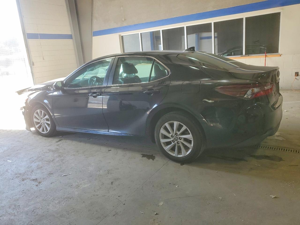 2022 TOYOTA CAMRY LE photo 2