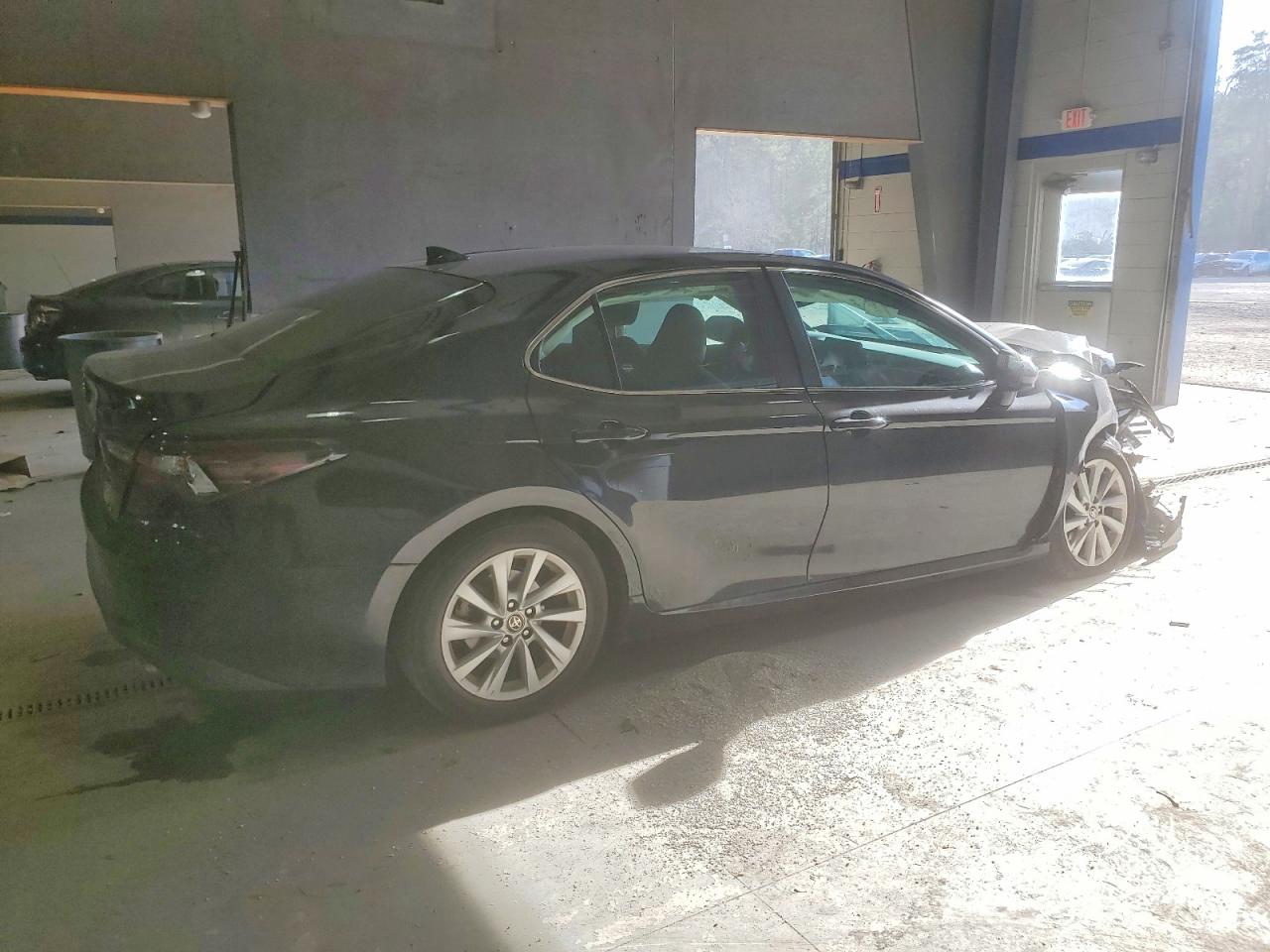 2022 TOYOTA CAMRY LE photo 3
