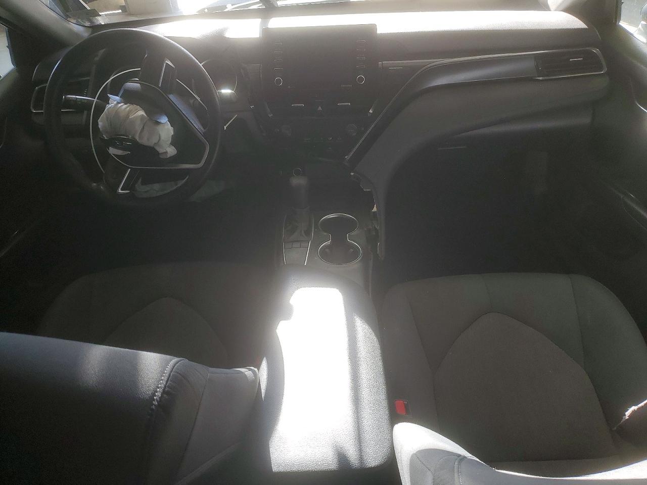 2022 TOYOTA CAMRY LE photo 8